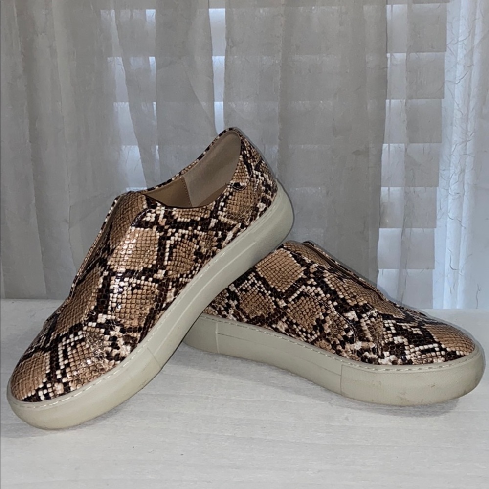 Snakeskin slip-on shoes